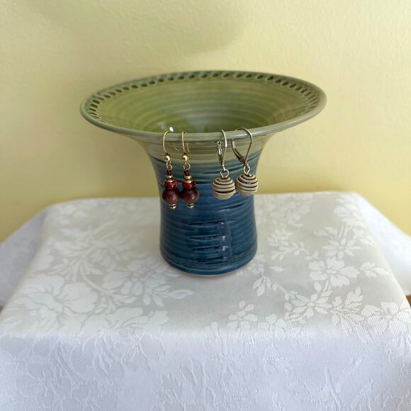 Studio Art Pottery Wide Pierced Rim Vase Earring Holder Signed - Picture 4 of 12